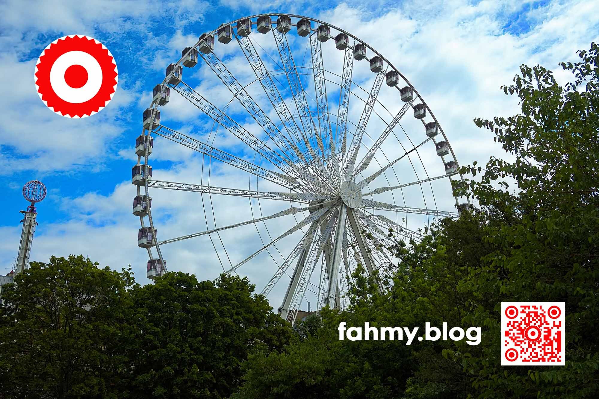 ein Riesenrad in Paris am Place de la Concorde