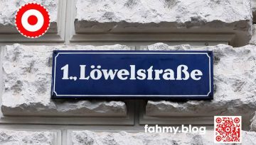 Das Foto Löwelstraße ist das Titelbild des offenen Briefs wünsch dir was an den Vorsitzenden der SPÖ Herrn Andreas Babler. Wenn ich mir etwas wünschen dürfte, würde ich mir eine wieder funktionierende Sozialdemokratie in Österreich wünschen. Das Foto zeigt das dunkelblaue Straßenschild, auf dem groß in weißen Lettern "1. Löwelstraße" steht. Das Schild wurde im ersten Bezirk neben der Parteizentrale der SPÖ fotografiert. Im Rücken war das Burgtheater zur linken Hand das Cafe Landmann und der Rathauspark bzw. die Universität Wien. Das rot-weiß-rote Logo von fahmy.blog ist in der linken oberen Ecke, der QR-Code und Bildunterschrift von fahmy.blog ist in der rechten Ecke zu sehen.