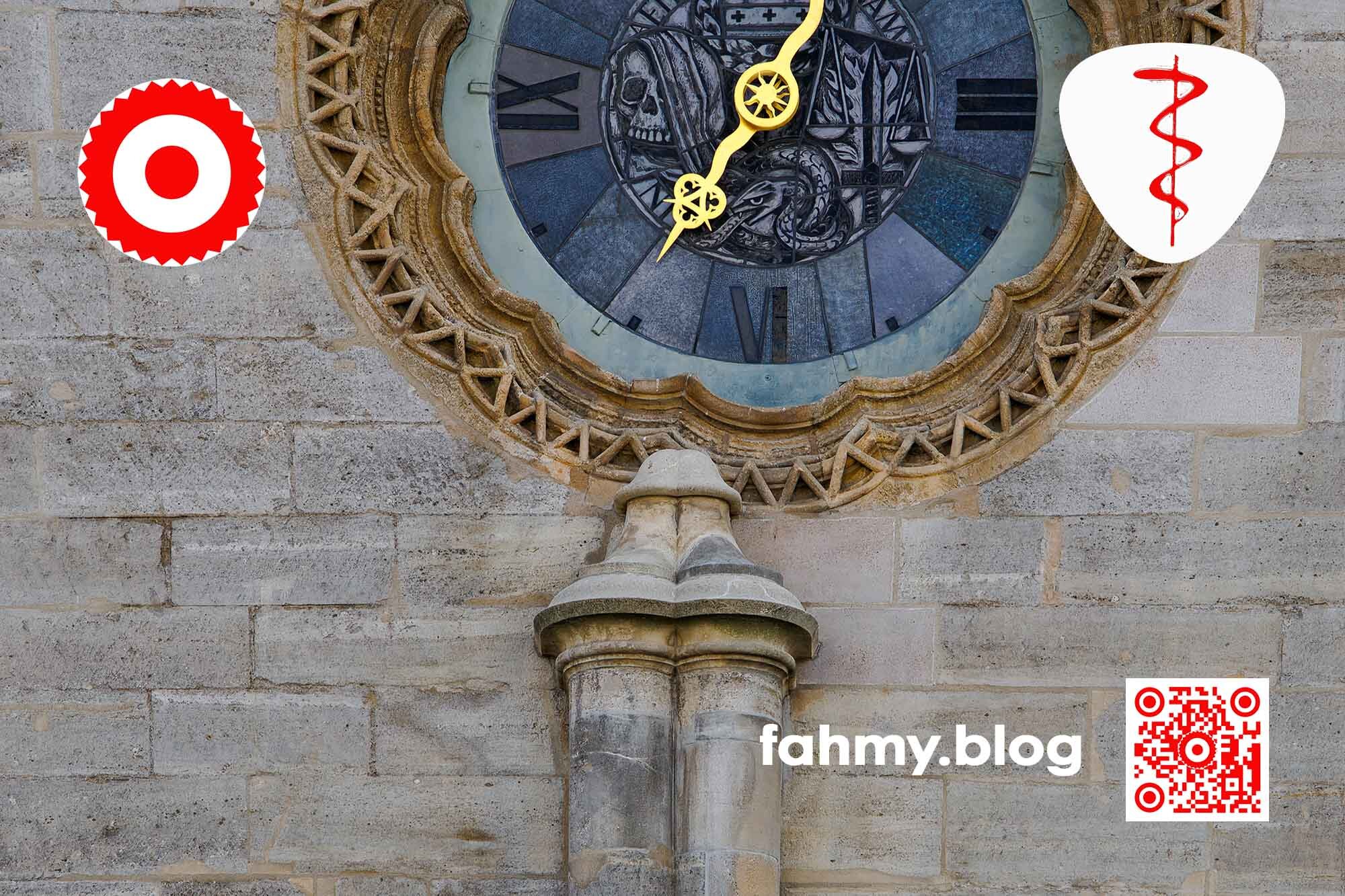 Stephansdom in Wien (c) fahmy.blog 2024 Das Foto wurde für den Beitrag Effektivität und Effizienz gemacht. Eine Detailaufnahme der Fassade des Wiener Stephansdoms in Wien. Die linke Säule zeigt vermutlich einen Penis. Das rot-weiß-rote Logo von fahmy.blog ist in der linken oberen Ecke, der QR-Code und Bildunterschrift von fahmy.blog ist in der rechten Ecke zu sehen. Ein weißes dreieckiges bzw. triigonales Wappen mit einer roten sich um einen Stab windenden Schlange - einer Äskulap-Natter - ist in der rechten oberen Ecke des Bildes zu sehen.
