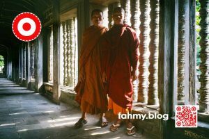 Das rot-weiß-rote Logo von fahmy.blog ist in der linken oberen Ecke, der QR-Code und Bildunterschrift von fahmy.blog ist in der rechten Ecke zu sehen.