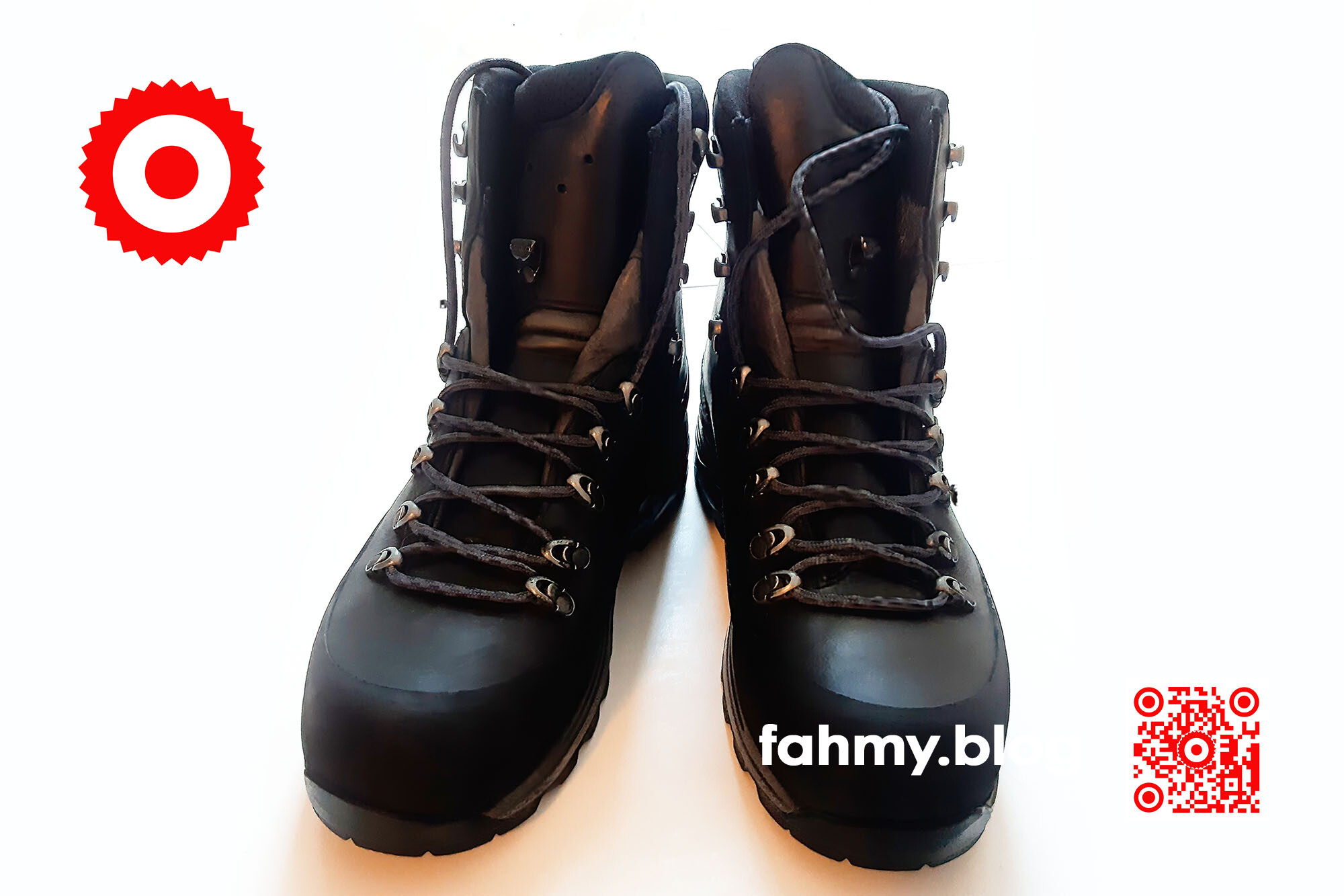 Nachhaltigkeit - wie neu (c) 2024, fahmy.blog Meine zwei fünfzehn Jahre alten Wanderschuhe erstrahlten nach einem Service in neuem Glanz und zieren somit meinen Blogbeitrag "Resümee 2024 - Neujahrsvorsatz 2025". Die Sohlen lösten sich auf, zerbröselten förmlich bei jedem Schritt und Tritt. So bekam der Schuh - ein Modell aus 2007 - neue Sohlen und unerwartet auch ein komplett Service. Wie neu, nein noch besser: wie neu und wieder eingegangen. Nachhaltigkeit pur. Ein europäisches, deutsch-österreichisches Qualitätsprodukt. Europe first. Wenn ich Werbung machen würde, würde ich mehr als einen affiliate Link setzen. Das rot-weiß-rote Logo von fahmy.blog ist in der linken oberen Ecke, der QR-Code und Bildunterschrift von fahmy.blog ist in der rechten Ecke zu sehen.
