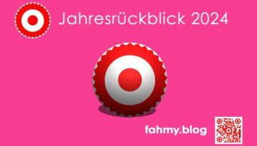 Das Beitragsbild "Jahresrückblick 2024" ist in grellem Pink gehalten. Ein weißer Schriftzug Jahresrückblick 2024 ist quer über das obere Drittel des Bildes zu sehen, in der Mitte darunter das dreidimensionale Logo von fahmy.blog. Dieses Logo sieht den Betrachter förmlich an. Das rot-weiß-rote Logo von fahmy.blog ist in der linken oberen Ecke, der QR-Code und Bildunterschrift von fahmy.blog ist in der rechten Ecke zu sehen.